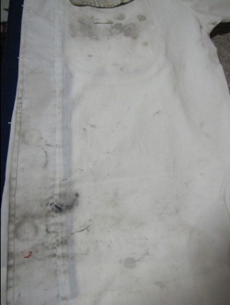 エプロンに付いた油汚れを簡単に落とせる洗剤とは 毎日のお仕事で付いた作業服の油汚れを落とす方法